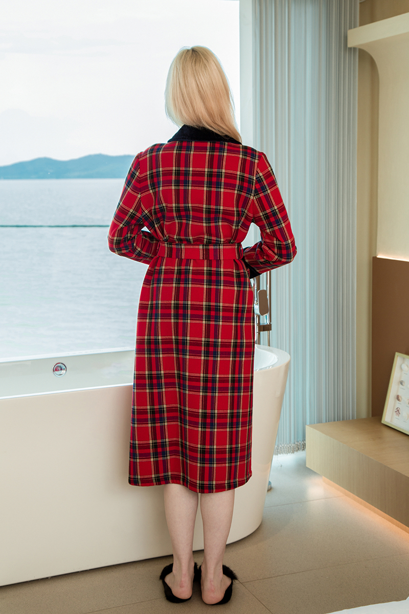 Queen's Plaid Back side Velour Long Robe