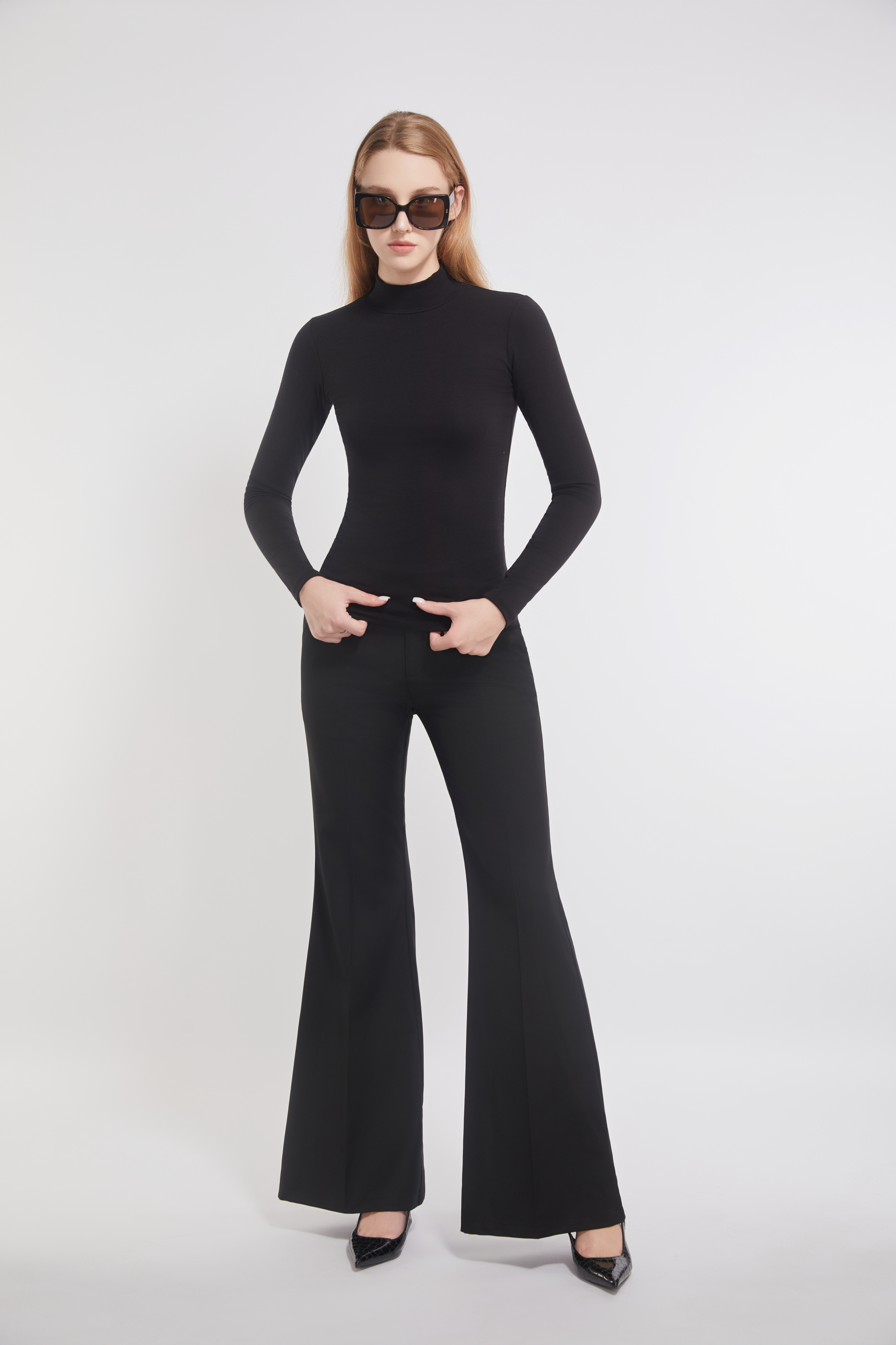 Model Stretched Turtle Neck Tee 